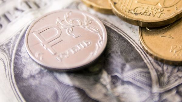 Двухлетний минимум: курс доллара на Мосбирже опускался ниже 69 рублей