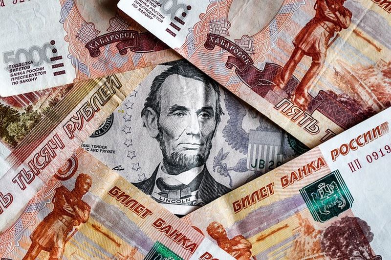 «Известия»: Банки просят смягчить проект закона о запрете исполнять санкции