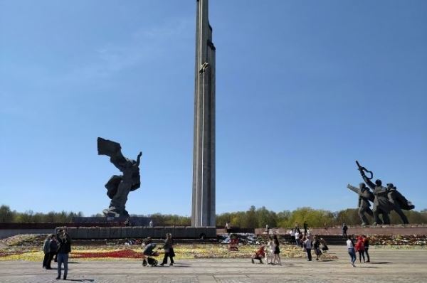 Рижская дума проголосовала за снос памятника Освободителям Риги