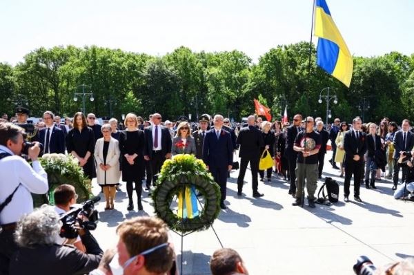В Берлине освистали посла Украины в ФРГ возле памятника советским солдатам