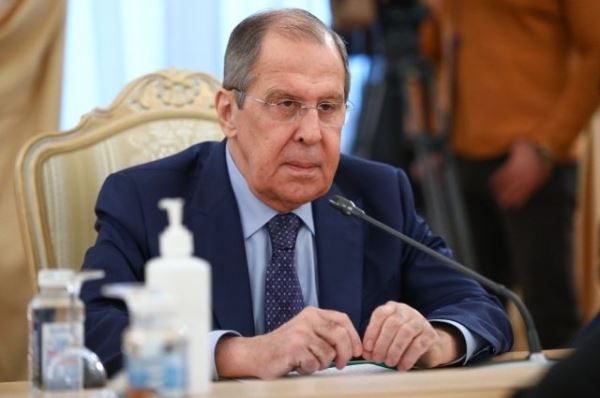 В Британии назвали успешным для России визит Лаврова в Оман и Алжир