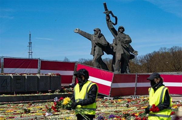 Война с памятниками как симптом общеевропейской болезни