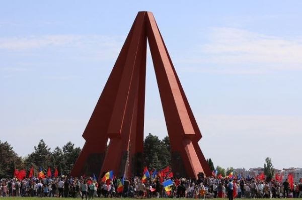 На мемориале воинской славы в Кишиневе обнаружили гранаты и патроны