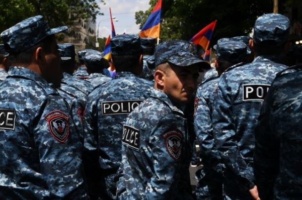 Полиция задержала свыше 60 человек на протестах в Ереване